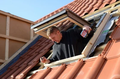 Pose de fenêtres de toit Velux à Ligsdorf